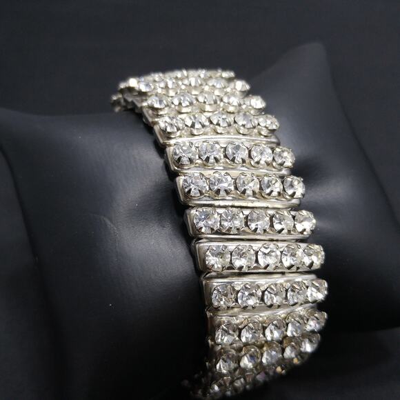 Vintage 1950s Clear Rhinestone Expansion Bracelet, 5 Rows Silver Tone - Picture 6 of 10